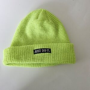 Nike Youth Reflective Beanie - One size / Youth - Bright Green